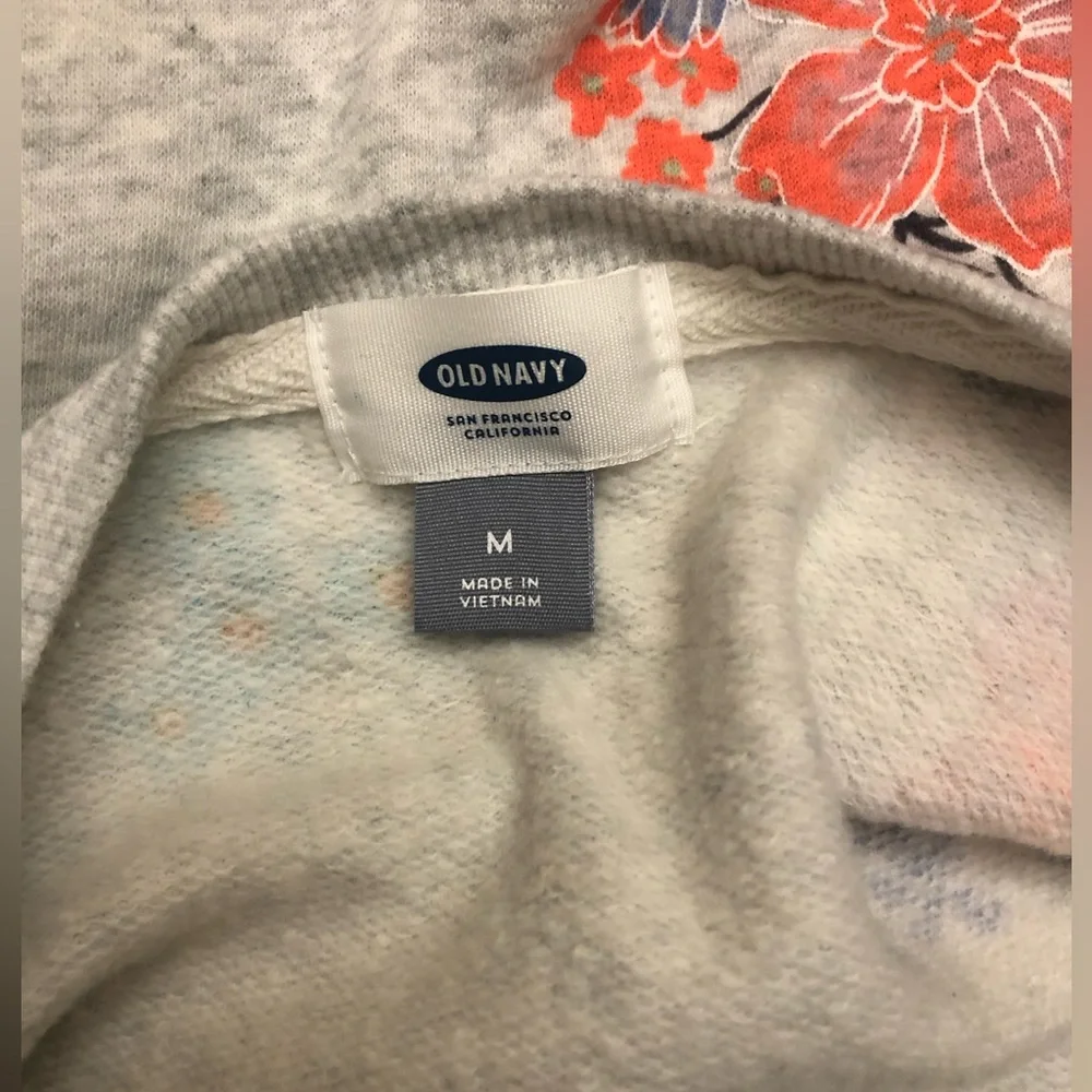 Old Navy lightweight printed sweatshirt - Picture 3 of 3